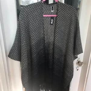 Apt. 9 new black and white poncho style wrap